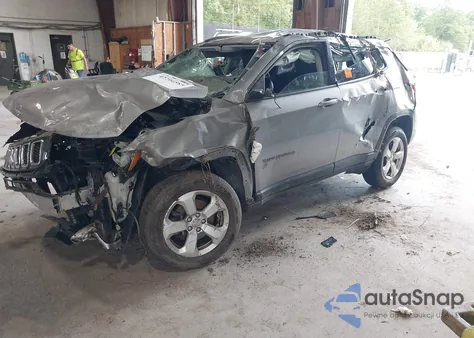 2018 Jeep Compass Latitude 4X4 из США, поврежденный, VIN 3C4NJDBB7JT115532